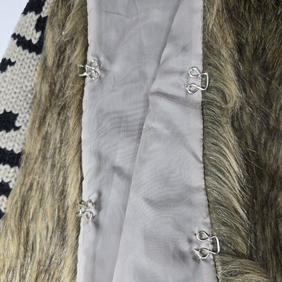XOXO Vest Faux Fur Front Brown Leopard Sweater Knit Back Women's Medium Boho 70s - Picture 3 of 10